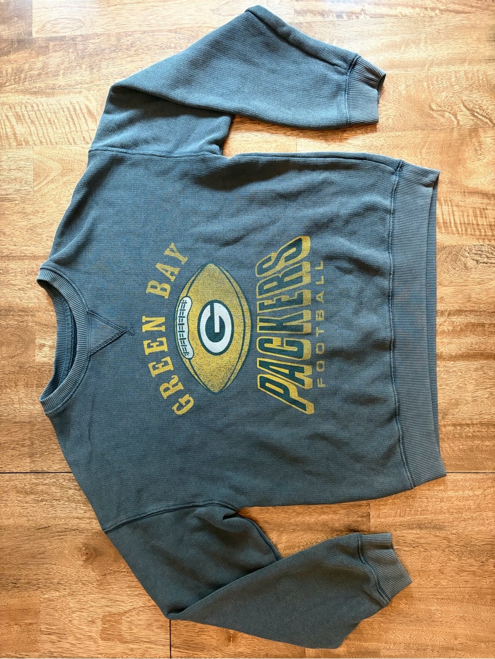 American Eagle Outfitters Women’s Green Bay Packers Dark Gray Crew Sweatshirt